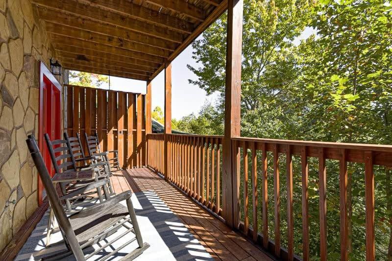 Вилла Movie Theater Hot Tub View Mountain Escape Гатлинбург Экстерьер фото