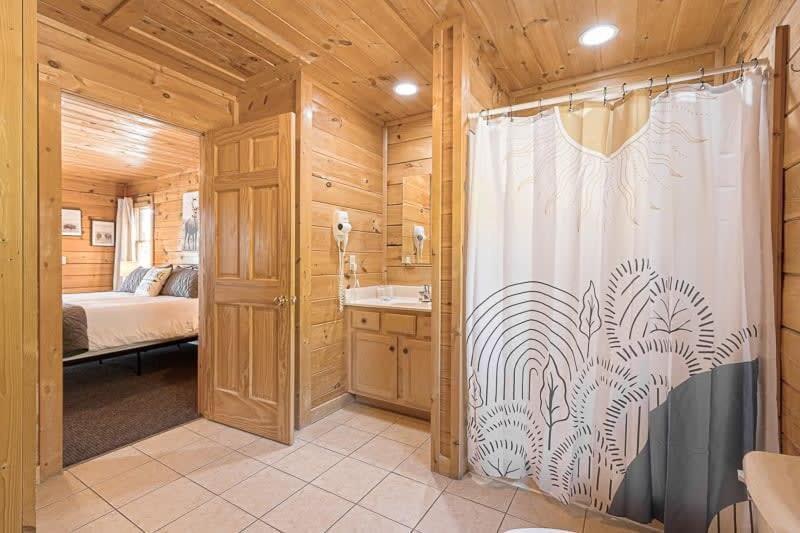 Вилла Movie Theater Hot Tub View Mountain Escape Гатлинбург Экстерьер фото