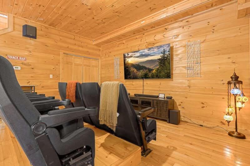 Вилла Movie Theater Hot Tub View Mountain Escape Гатлинбург Экстерьер фото