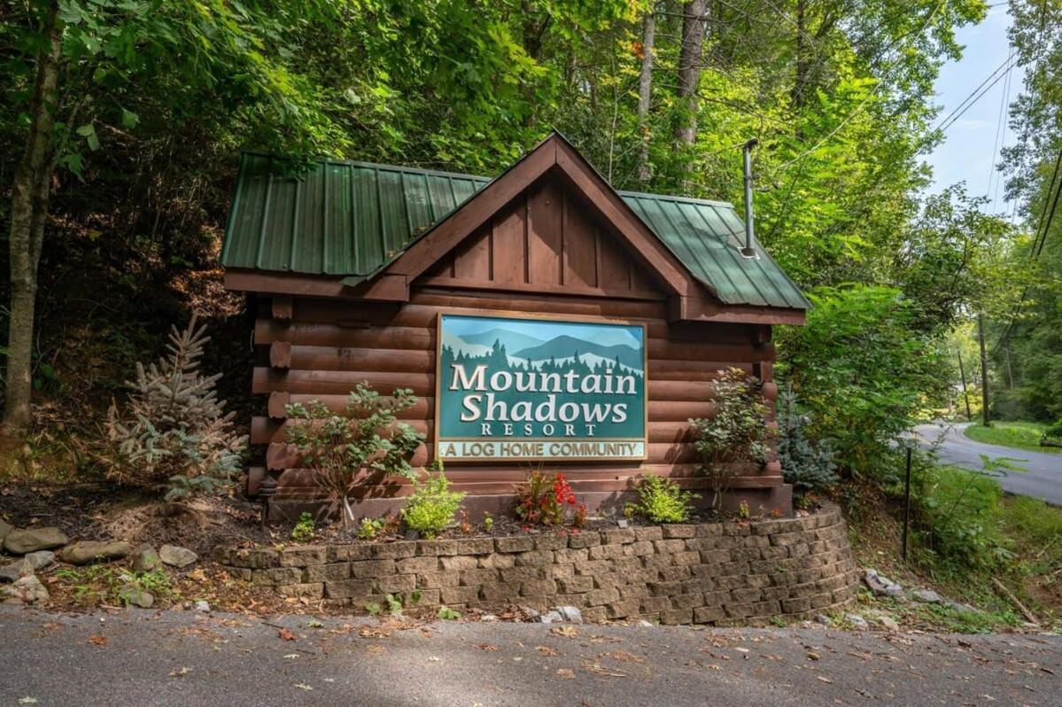 Вилла Movie Theater Hot Tub View Mountain Escape Гатлинбург Экстерьер фото