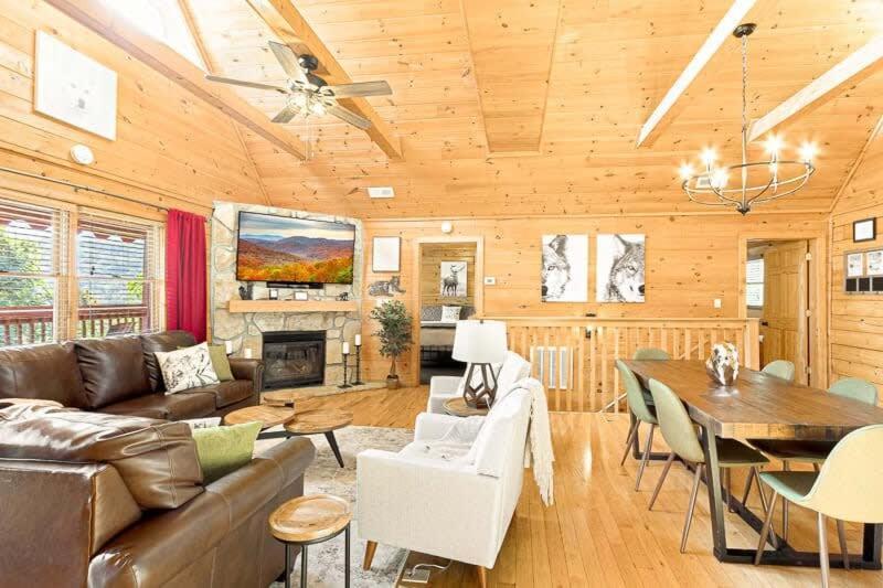Вилла Movie Theater Hot Tub View Mountain Escape Гатлинбург Экстерьер фото
